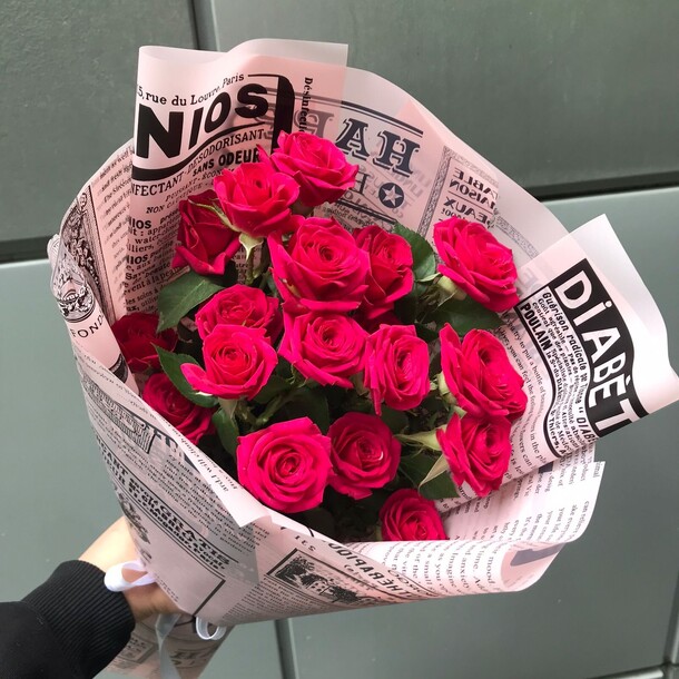 Букет из кустовых роз, артикул F1295730 - 2500 рублей, доставка по городу. Flawery - доставка цветов