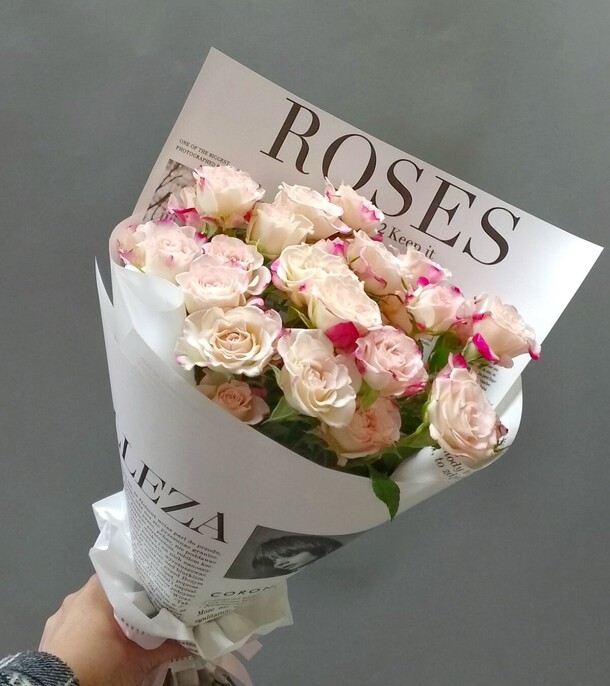 Букет из кустовых роз, артикул F1319844 - 3190 рублей, доставка по городу. Flawery - доставка цветов