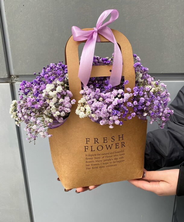 Сумочка с гипсофилой, артикул F1348520 - 2500 рублей, доставка по городу. Flawery - доставка цветов