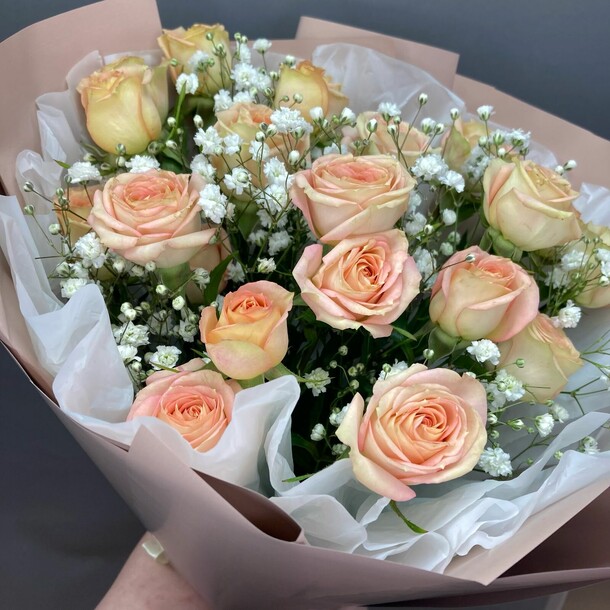 Букет из кустовой розы, артикул F1393854 - 3500 рублей, доставка по городу. Flawery - доставка цветов