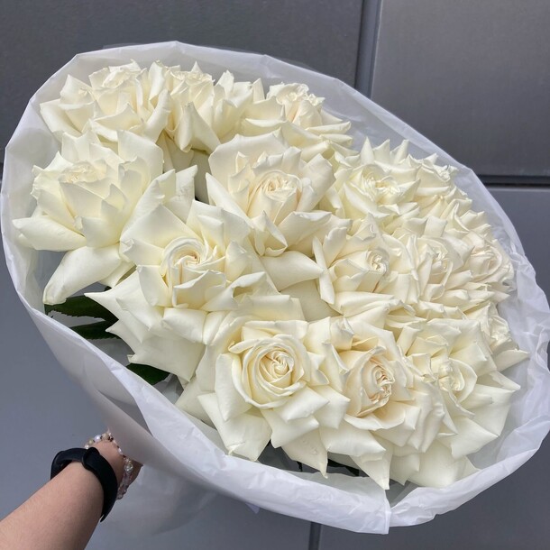 Букет из белой розы, артикул F1407373 - 6490 рублей, доставка по городу. Flawery - доставка цветов