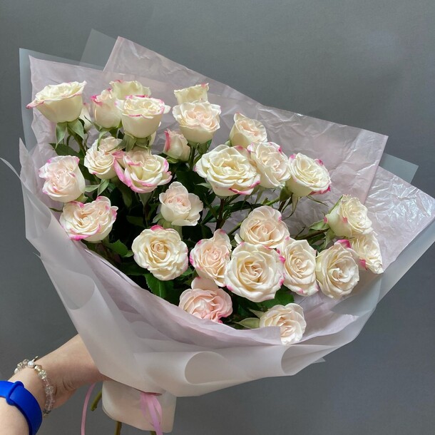 Букет из кустовых роз, артикул F1414714 - 3190 рублей, доставка по городу. Flawery - доставка цветов