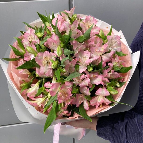 Букет из розовой альстромерии, артикул F1415724 - 6160 рублей, доставка по городу. Flawery - доставка цветов