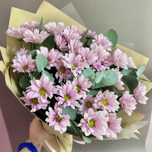 Букет из хризантем, артикул F1416773 - 3520 рублей, доставка по городу. Flawery - доставка цветов