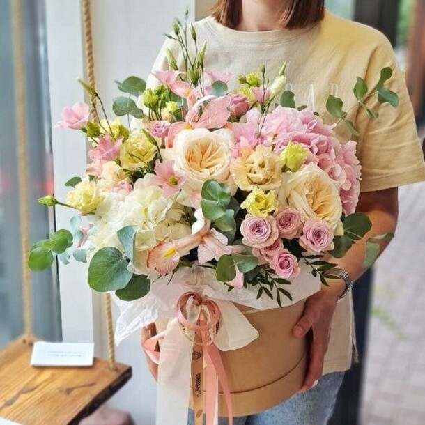 Композиция гортензии, роз и эустомы, артикул F1079108 - 17500 рублей, доставка по городу. Flawery - доставка цветов