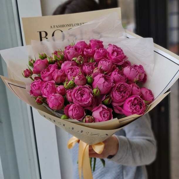 Букет пионовидных малиновых роз, артикул F1112620 - 7990 рублей, доставка по городу. Flawery - доставка цветов
