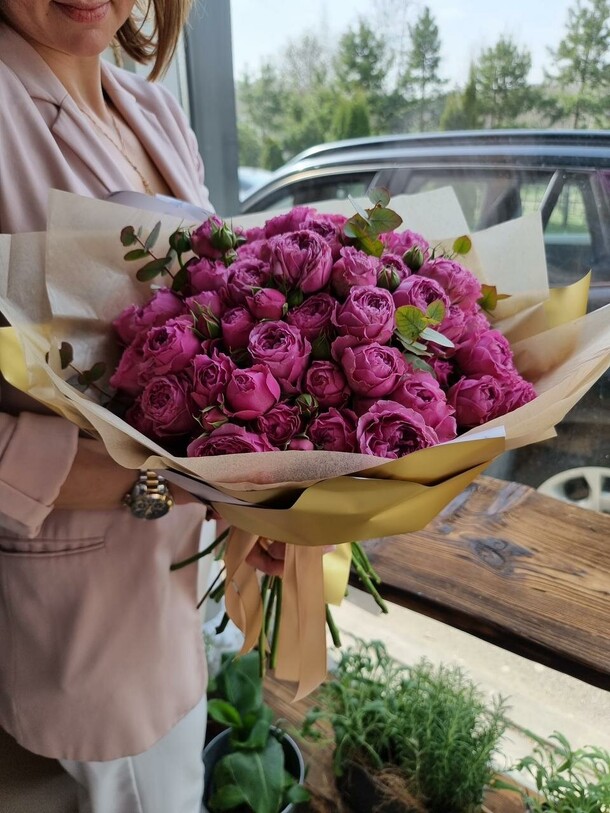 Монобукет из роз, артикул F111637 - 16990 рублей, доставка по городу. Flawery - доставка цветов