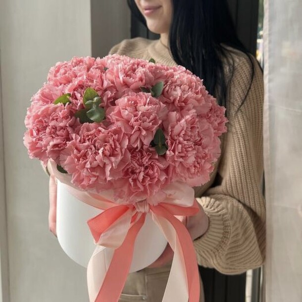 Композиция розовых гвоздик, артикул F1214003 - 4990 рублей, доставка по городу. Flawery - доставка цветов