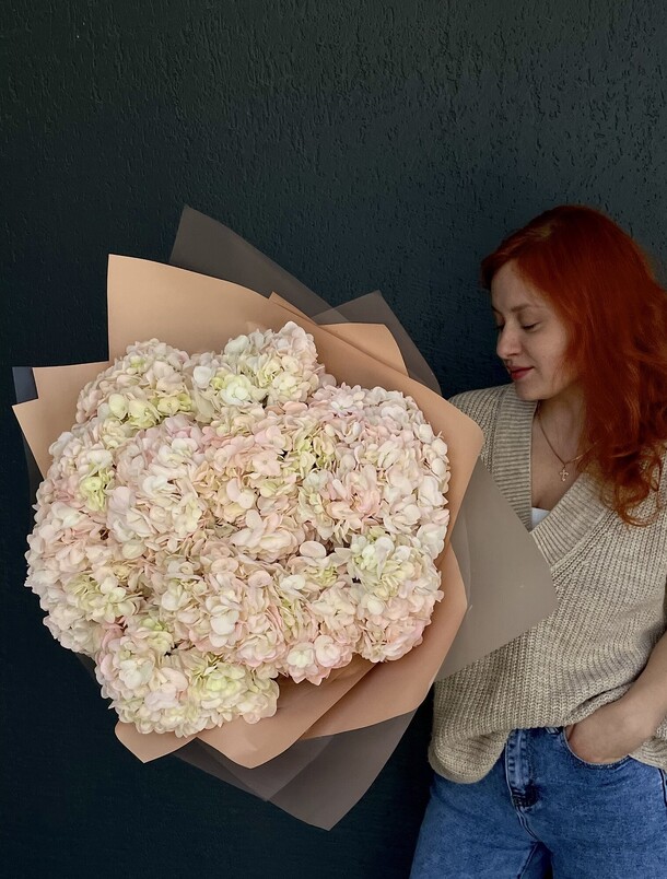 Букет розовых гортензий, артикул F1267071 - 9500 рублей, доставка по городу. Flawery - доставка цветов