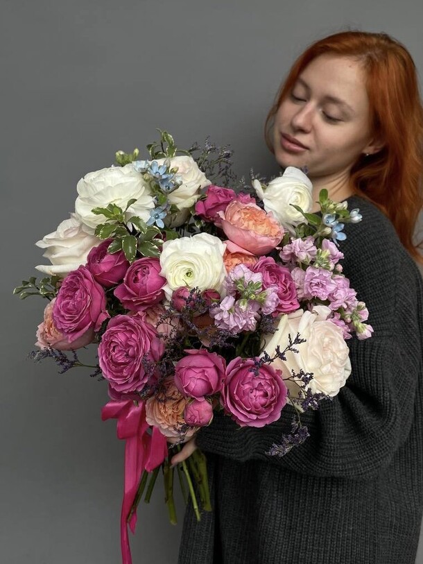 Авторский сборный букет, артикул F1342672 - 12990 рублей, доставка по городу. Flawery - доставка цветов