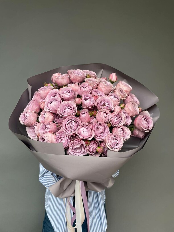 Букет лавандовых роз, артикул F1375921 - 9990 рублей, доставка по городу. Flawery - доставка цветов