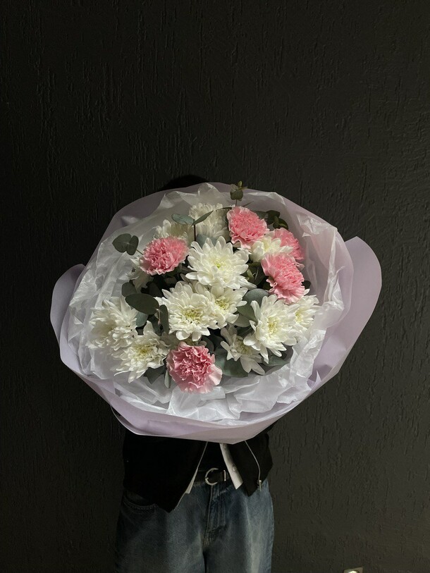 Букет хризантем и дианусов, артикул F1400124 - 4500 рублей, доставка по городу. Flawery - доставка цветов