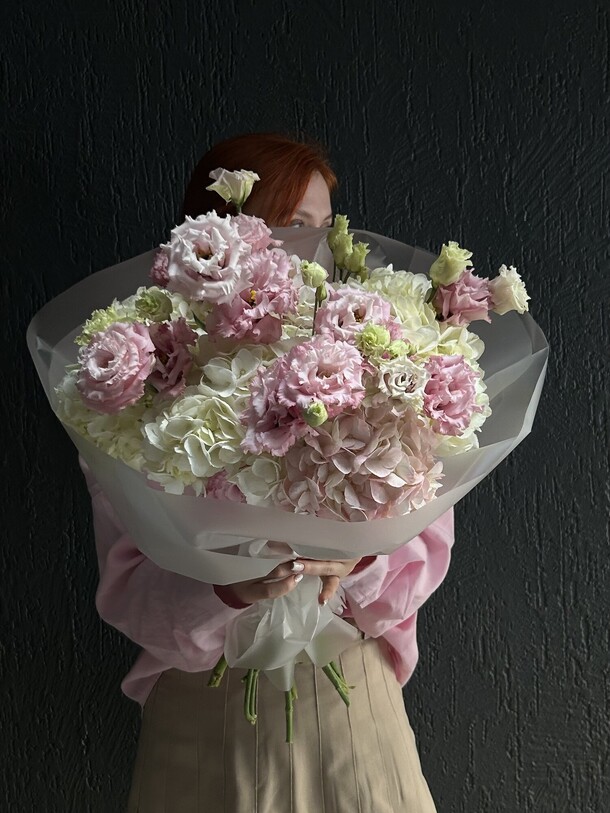 Букет гортензий и эустом, артикул F1409064 - 6990 рублей, доставка по городу. Flawery - доставка цветов
