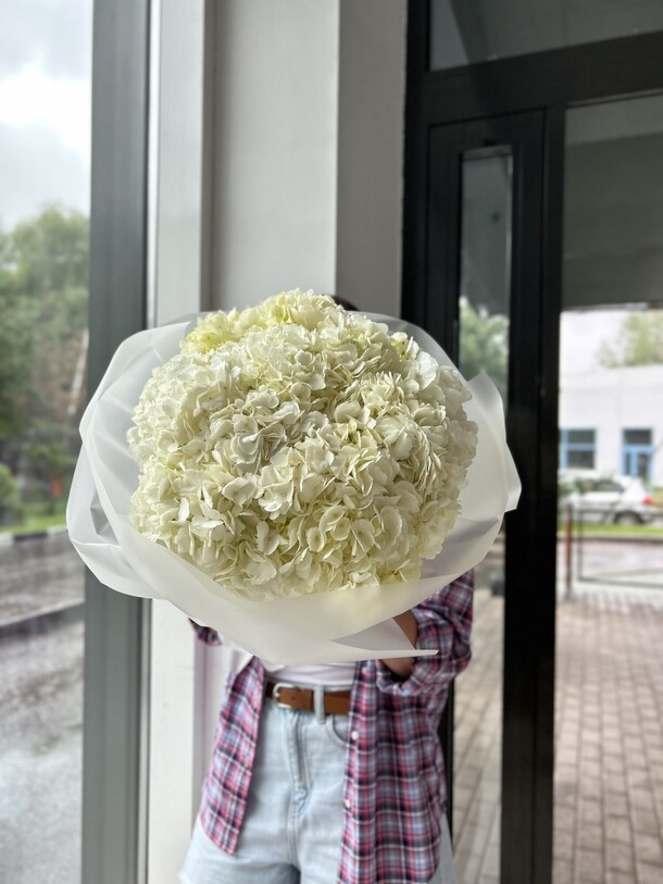 Букет белых гортензий, артикул F1451643 - 8990 рублей, доставка по городу. Flawery - доставка цветов