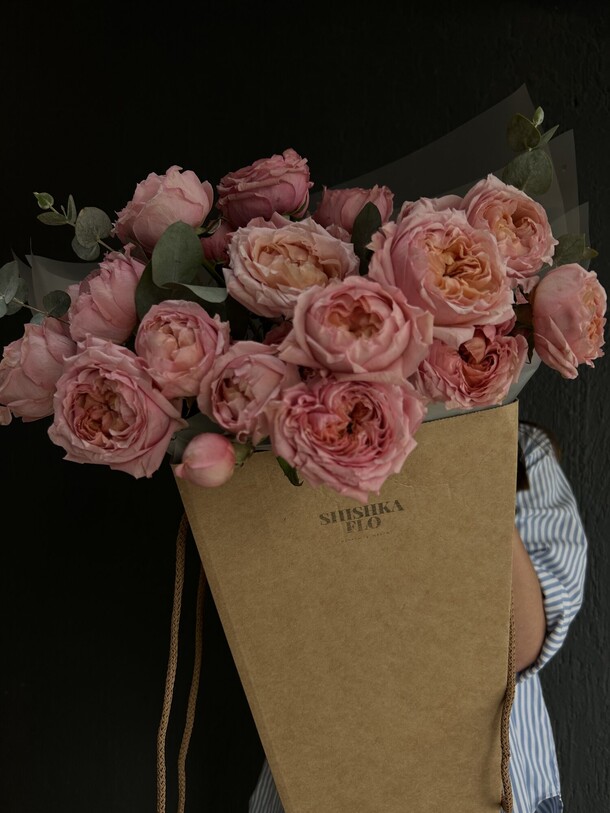 Букет роз в коробке, артикул F1456210 - 7990 рублей, доставка по городу. Flawery - доставка цветов