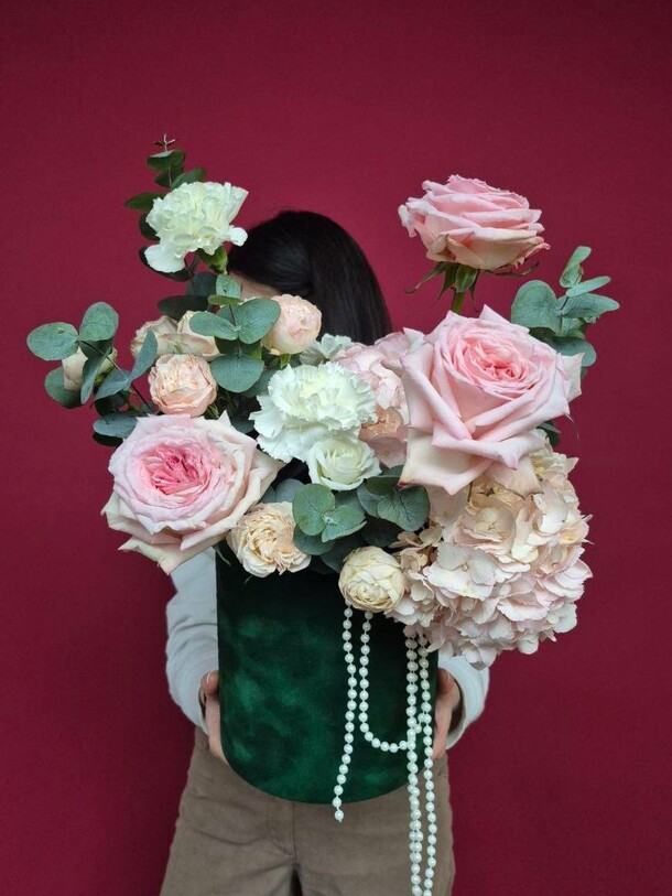 Композиция с парфюмерными розами о’хара, артикул F1492363 - 6990 рублей, доставка по городу. Flawery - доставка цветов