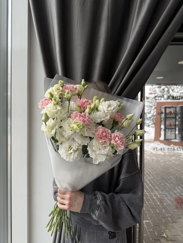 Букет стойких цветов / эустома и диантусы, артикул F1508713 - 7990 рублей, доставка по городу. Flawery - доставка цветов