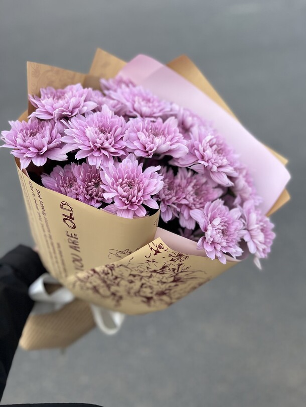 Моно из хризантем, артикул F1190333 - 3101 рублей, доставка по городу. Flawery - доставка цветов