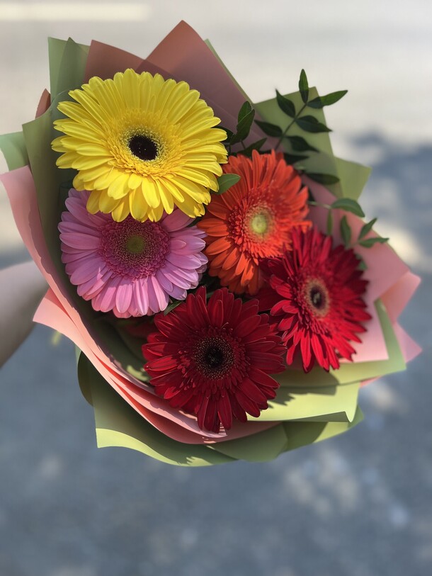 Букет с герберами, артикул F1299038 - 2856 рублей, доставка по городу. Flawery - доставка цветов