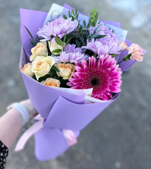 Букет с герберой, артикул F1302364 - 2914 рублей, доставка по городу. Flawery - доставка цветов