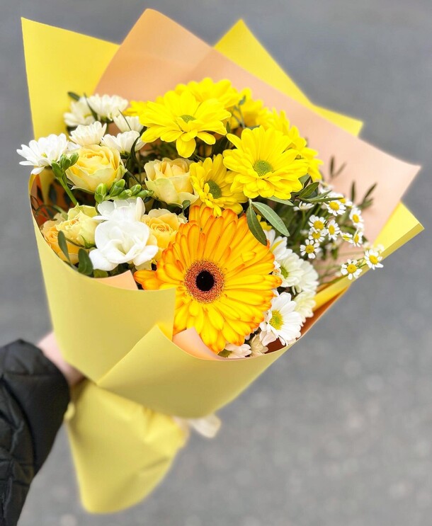 Букет солнечный, артикул F1302380 - 4232 рублей, доставка по городу. Flawery - доставка цветов