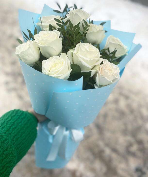 Букет с 9 розами, артикул F1304591 - 5492 рублей, доставка по городу. Flawery - доставка цветов