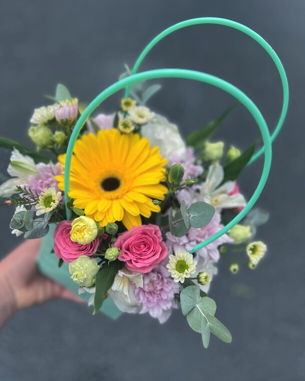 Композиция в сумочке, артикул F1314043 - 4430 рублей, доставка по городу. Flawery - доставка цветов