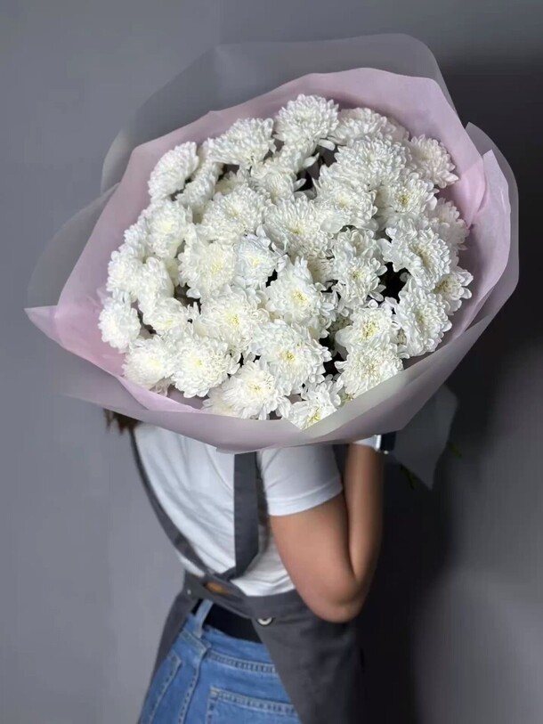 Букет из 9 белых кустовых хризантем, артикул F1375644 - 5110 рублей, доставка по городу. Flawery - доставка цветов