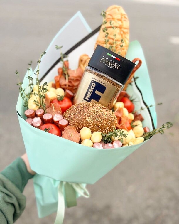 Мужской букет с кофе, артикул F1383503 - 5125 рублей, доставка по городу. Flawery - доставка цветов