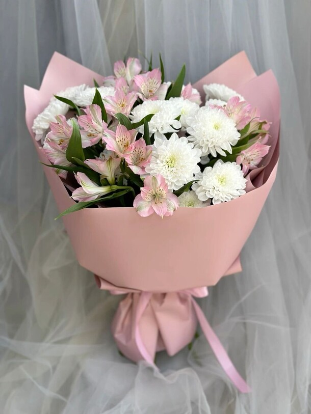 Хризантемы и розовые альстромерии, артикул F1480709 - 3661 рублей, доставка по городу. Flawery - доставка цветов