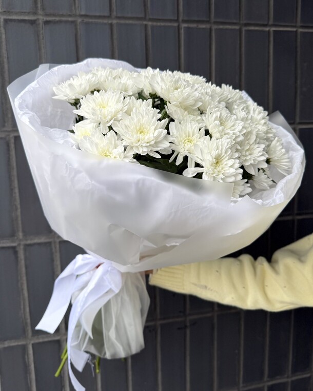 Букет из 9 кустовых хризантем, артикул F1482569 - 6500 рублей, доставка по городу. Flawery - доставка цветов