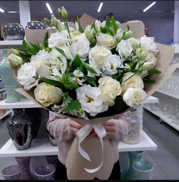 Букет белый, артикул F1070610 - 7010 рублей, доставка по городу. Flawery - доставка цветов