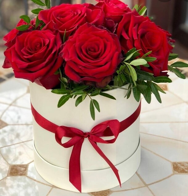 Шляпная коробка #27, артикул F1085935 - 4719 рублей, доставка по городу. Flawery - доставка цветов