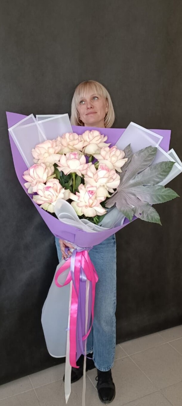 Букет гигант 8, артикул F1118963 - 4939 рублей, доставка по городу. Flawery - доставка цветов