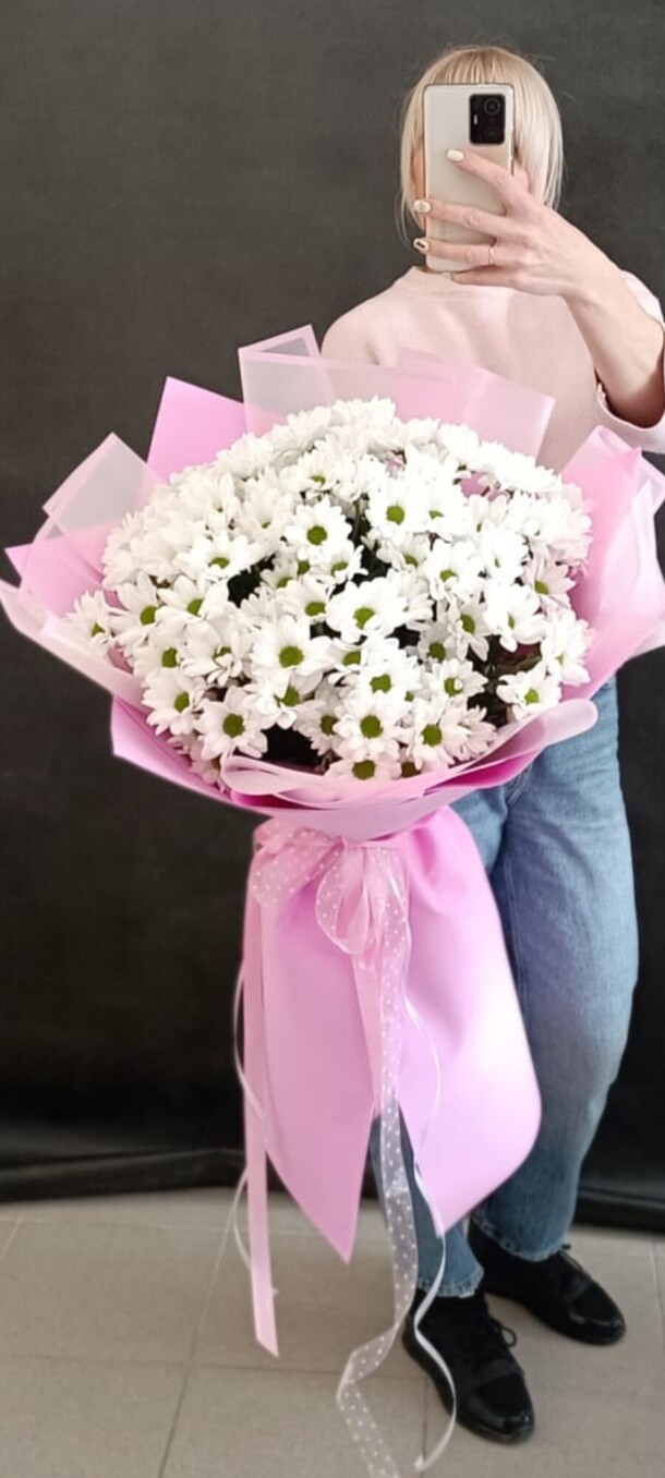 Букет гигант 12, артикул F1119153 - 5269 рублей, доставка по городу. Flawery - доставка цветов