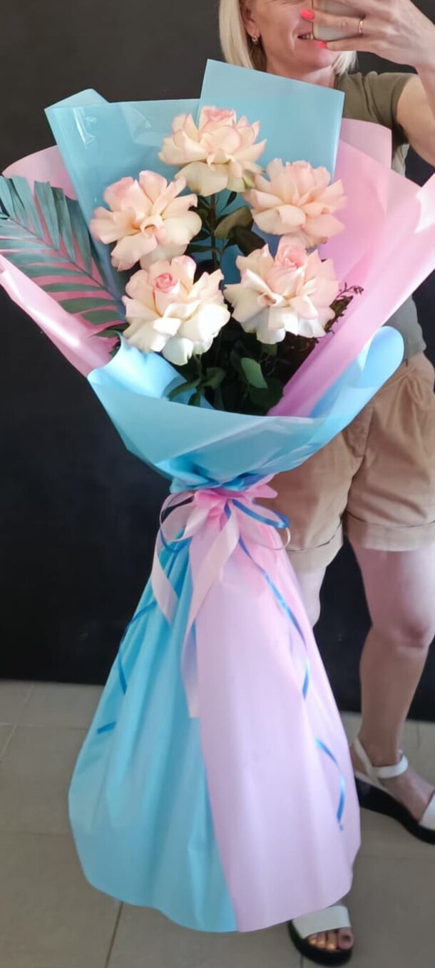 Букет гигант 16, артикул F1121481 - 3637 рублей, доставка по городу. Flawery - доставка цветов