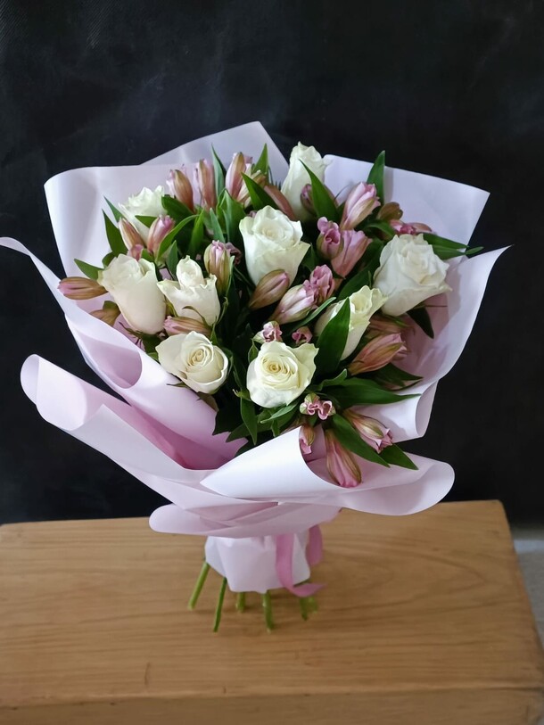 Букетик #5, артикул F1140916 - 3179 рублей, доставка по городу. Flawery - доставка цветов