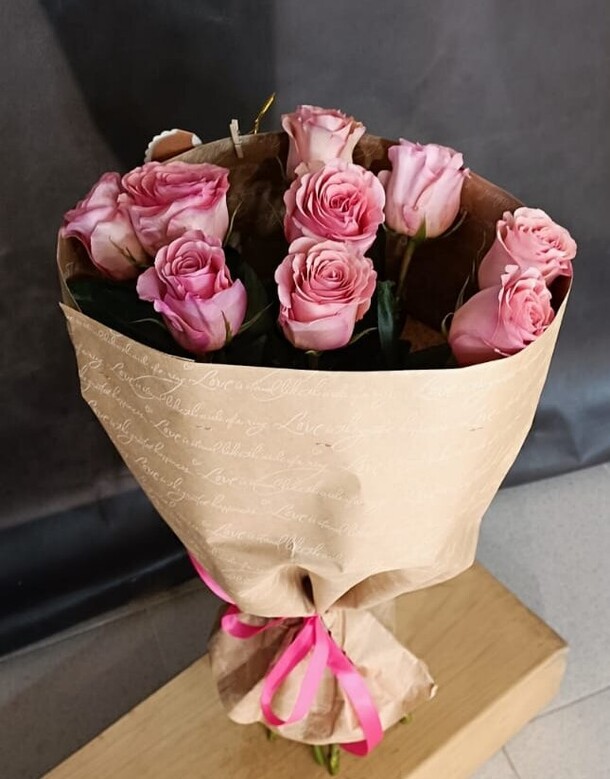 Нежные розы в крафте, артикул F1141288 - 2621 рублей, доставка по городу. Flawery - доставка цветов