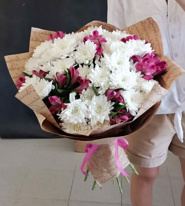 Букетик 13, артикул F1151621 - 5264 рублей, доставка по городу. Flawery - доставка цветов