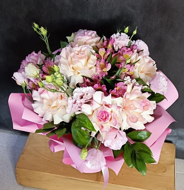 Букетик 22, артикул F1154349 - 6259 рублей, доставка по городу. Flawery - доставка цветов