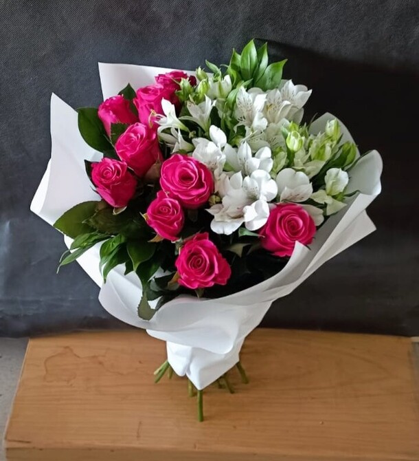 Букетик 24, артикул F1154351 - 3839 рублей, доставка по городу. Flawery - доставка цветов