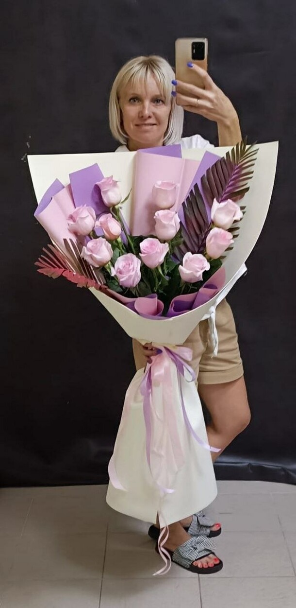 Гигант из 11 премиум роз, артикул F1155550 - 5270 рублей, доставка по городу. Flawery - доставка цветов