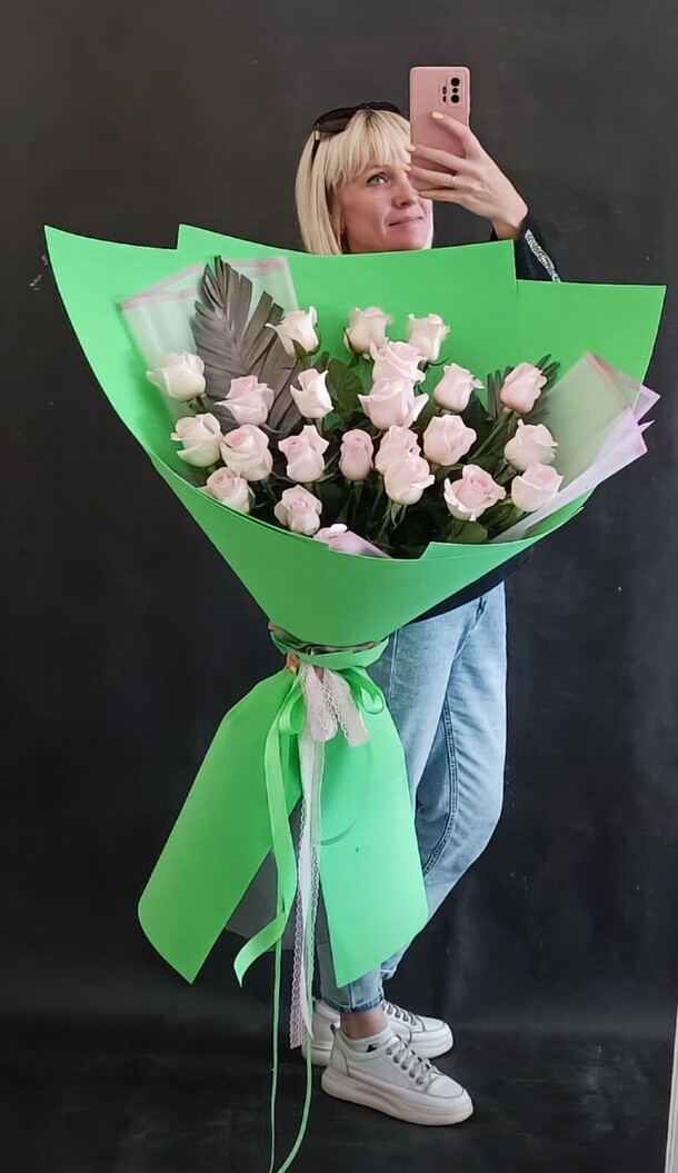 Букет гигант 26, артикул F1159790 - 10769 рублей, доставка по городу. Flawery - доставка цветов