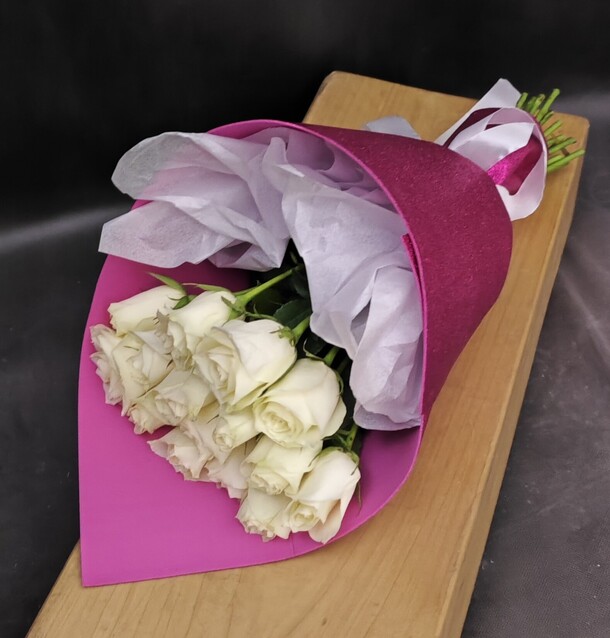 15 белых роз в стильной упаковке, артикул F1240790 - 3497 рублей, доставка по городу. Flawery - доставка цветов