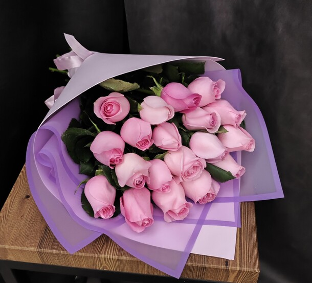 19 розовых роз  в стильной упаковке, артикул F1240807 - 4102 рублей, доставка по городу. Flawery - доставка цветов
