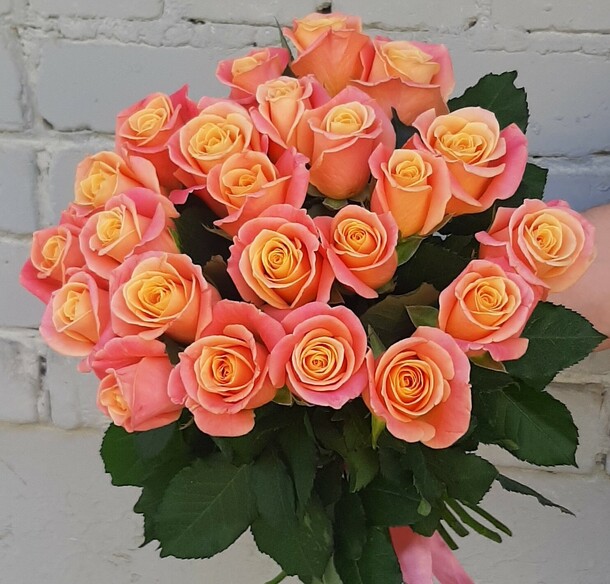 Букет коралловых роз, артикул F1077566 - 5000 рублей, доставка по городу. Flawery - доставка цветов