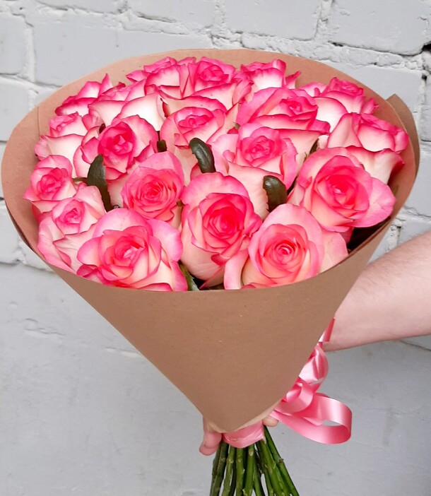 19 роз джумилии в крафте, артикул F1180032 - 3000 рублей, доставка по городу. Flawery - доставка цветов