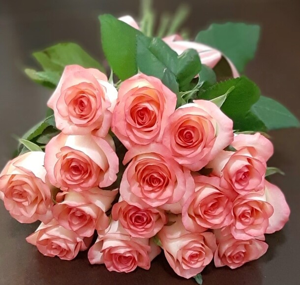 15 роз джумилии, артикул F1271342 - 3247 рублей, доставка по городу. Flawery - доставка цветов