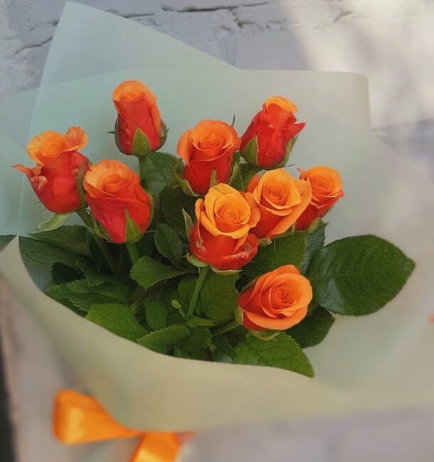 Букет с розами испания, артикул F1308444 - 1300 рублей, доставка по городу. Flawery - доставка цветов