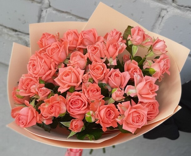 Кустовые розы, артикул F1311610 - 1877 рублей, доставка по городу. Flawery - доставка цветов